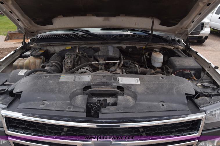 image for item K7330 2007 Chevrolet Silverado 3500HD Crew Cab flatbed truck