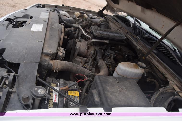 image for item K7330 2007 Chevrolet Silverado 3500HD Crew Cab flatbed truck