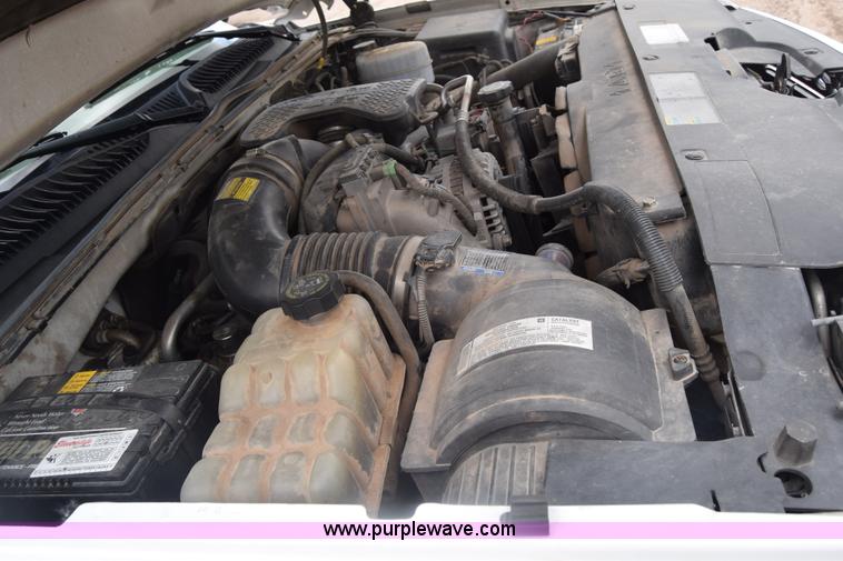 image for item K7330 2007 Chevrolet Silverado 3500HD Crew Cab flatbed truck