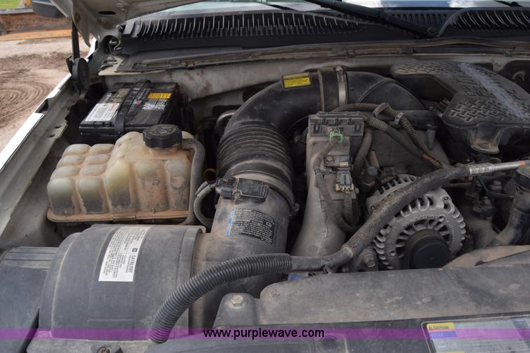 image for item K7330 2007 Chevrolet Silverado 3500HD Crew Cab flatbed truck