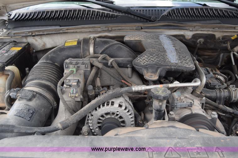 image for item K7330 2007 Chevrolet Silverado 3500HD Crew Cab flatbed truck