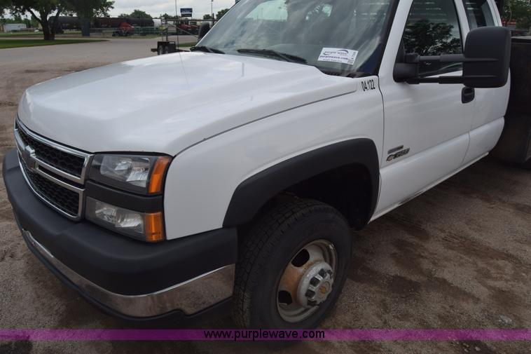 image for item K7330 2007 Chevrolet Silverado 3500HD Crew Cab flatbed truck