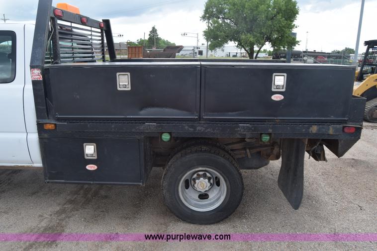 image for item K7330 2007 Chevrolet Silverado 3500HD Crew Cab flatbed truck