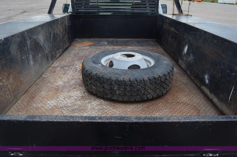 image for item K7330 2007 Chevrolet Silverado 3500HD Crew Cab flatbed truck