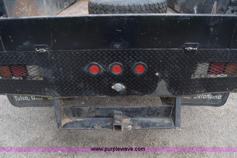 image for item K7330 2007 Chevrolet Silverado 3500HD Crew Cab flatbed truck