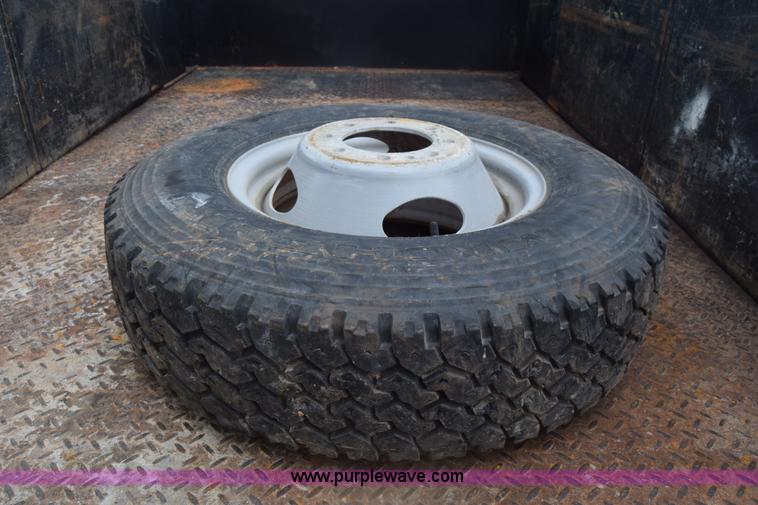 image for item K7330 2007 Chevrolet Silverado 3500HD Crew Cab flatbed truck