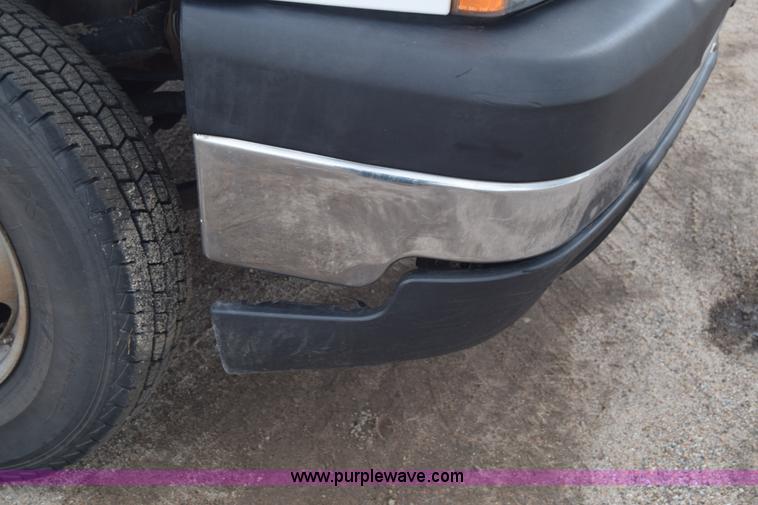 image for item K7330 2007 Chevrolet Silverado 3500HD Crew Cab flatbed truck