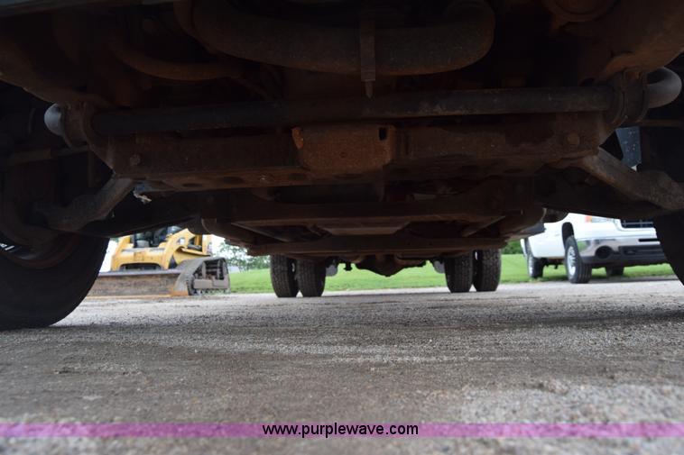 image for item K7330 2007 Chevrolet Silverado 3500HD Crew Cab flatbed truck