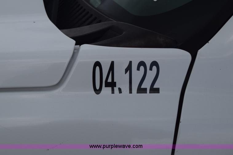 image for item K7330 2007 Chevrolet Silverado 3500HD Crew Cab flatbed truck