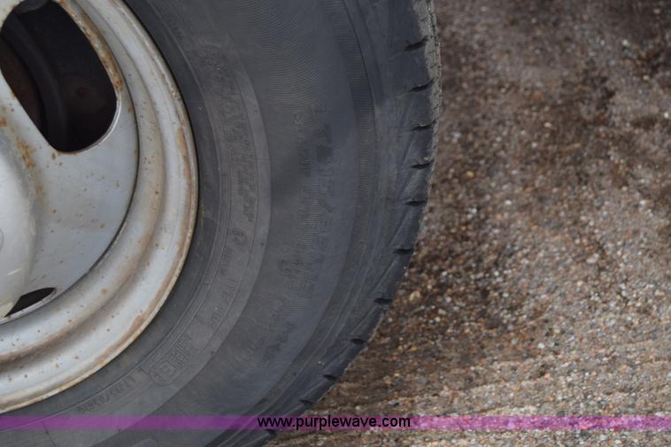 image for item K7330 2007 Chevrolet Silverado 3500HD Crew Cab flatbed truck