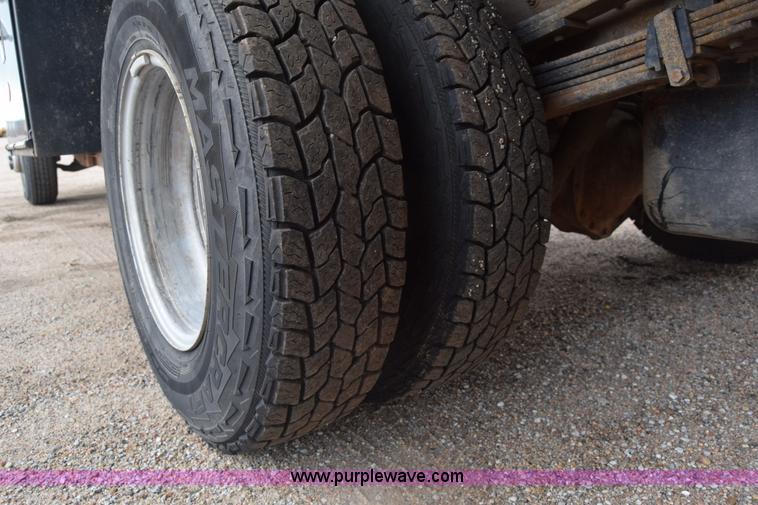 image for item K7330 2007 Chevrolet Silverado 3500HD Crew Cab flatbed truck