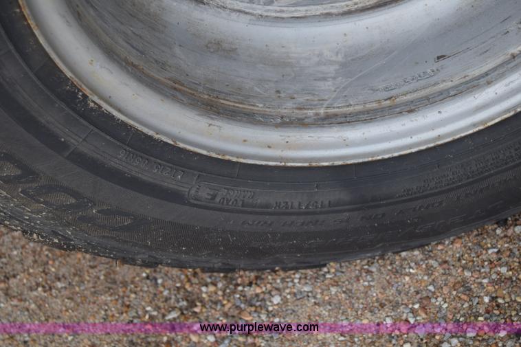 image for item K7330 2007 Chevrolet Silverado 3500HD Crew Cab flatbed truck