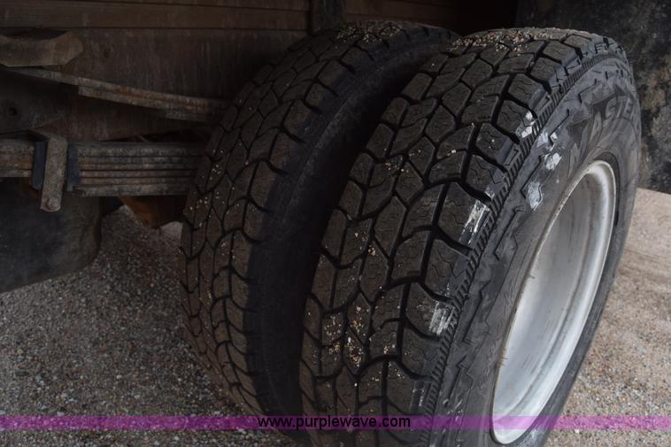 image for item K7330 2007 Chevrolet Silverado 3500HD Crew Cab flatbed truck