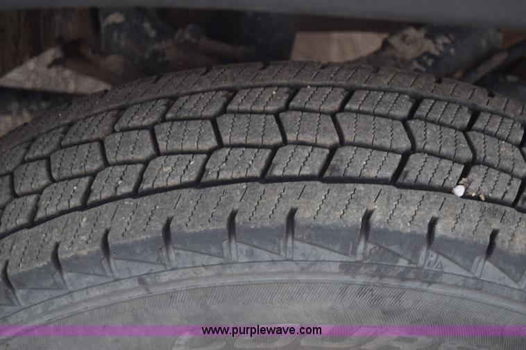 image for item K7330 2007 Chevrolet Silverado 3500HD Crew Cab flatbed truck