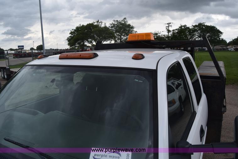 image for item K7330 2007 Chevrolet Silverado 3500HD Crew Cab flatbed truck