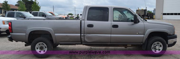image for item K7335 2006 Chevrolet Silverado 3500HD Crew Cab pickup truck