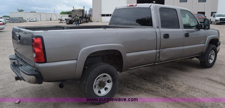 image for item K7335 2006 Chevrolet Silverado 3500HD Crew Cab pickup truck