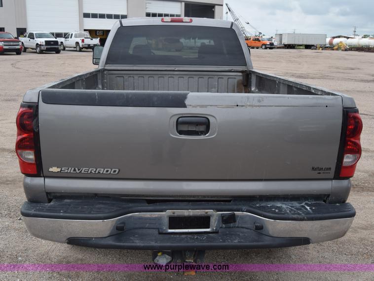 image for item K7335 2006 Chevrolet Silverado 3500HD Crew Cab pickup truck