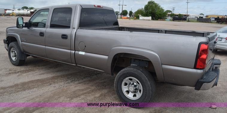 image for item K7335 2006 Chevrolet Silverado 3500HD Crew Cab pickup truck