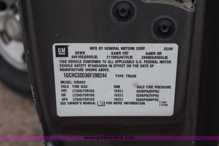 image for item K7335 2006 Chevrolet Silverado 3500HD Crew Cab pickup truck