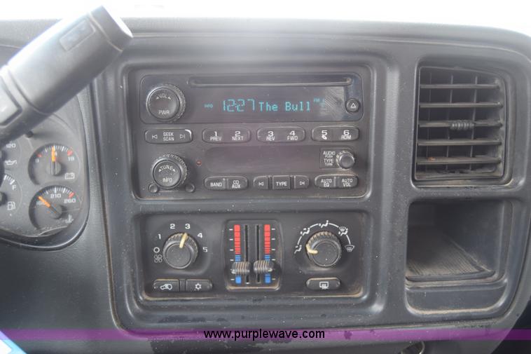 image for item K7335 2006 Chevrolet Silverado 3500HD Crew Cab pickup truck