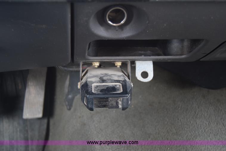 image for item K7335 2006 Chevrolet Silverado 3500HD Crew Cab pickup truck