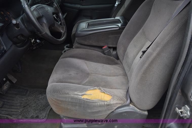 image for item K7335 2006 Chevrolet Silverado 3500HD Crew Cab pickup truck