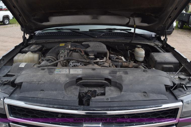 image for item K7335 2006 Chevrolet Silverado 3500HD Crew Cab pickup truck