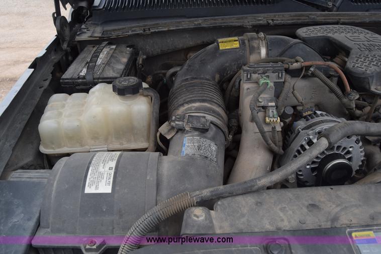 image for item K7335 2006 Chevrolet Silverado 3500HD Crew Cab pickup truck