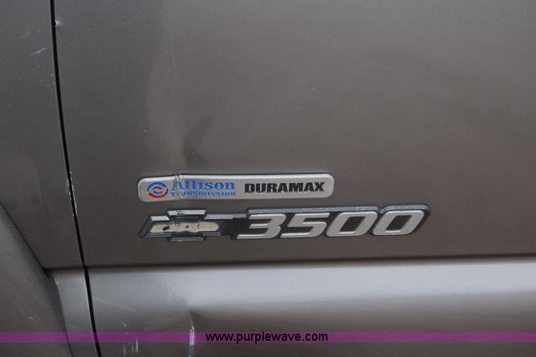 image for item K7335 2006 Chevrolet Silverado 3500HD Crew Cab pickup truck