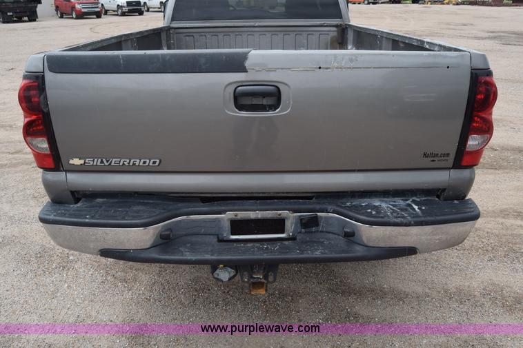 image for item K7335 2006 Chevrolet Silverado 3500HD Crew Cab pickup truck