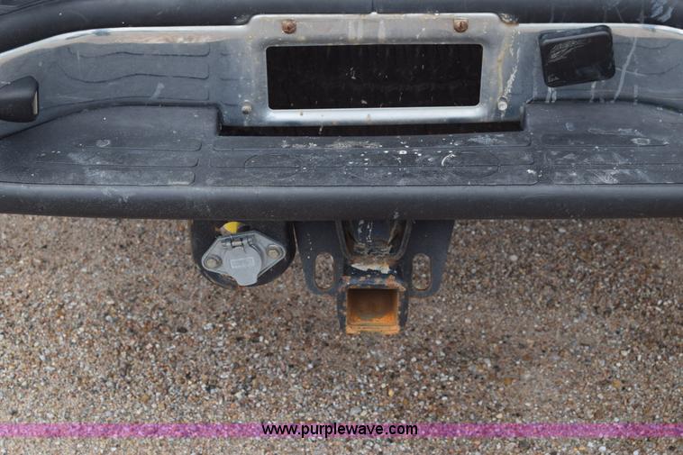 image for item K7335 2006 Chevrolet Silverado 3500HD Crew Cab pickup truck