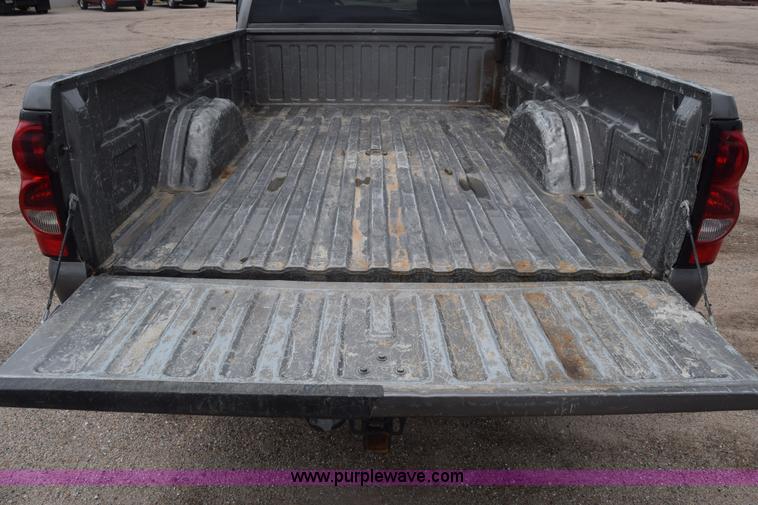 image for item K7335 2006 Chevrolet Silverado 3500HD Crew Cab pickup truck