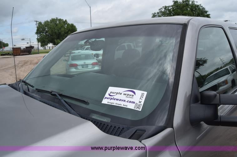 image for item K7335 2006 Chevrolet Silverado 3500HD Crew Cab pickup truck