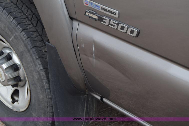 image for item K7335 2006 Chevrolet Silverado 3500HD Crew Cab pickup truck