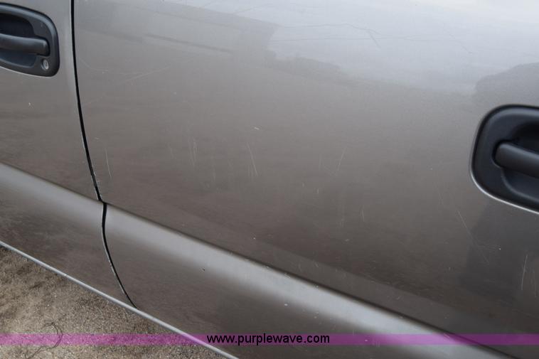 image for item K7335 2006 Chevrolet Silverado 3500HD Crew Cab pickup truck