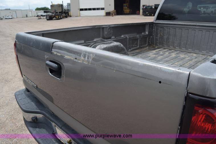 image for item K7335 2006 Chevrolet Silverado 3500HD Crew Cab pickup truck