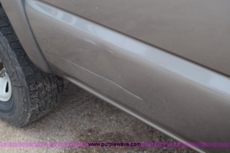 image for item K7335 2006 Chevrolet Silverado 3500HD Crew Cab pickup truck