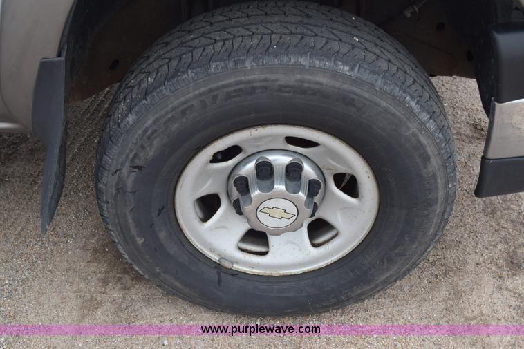 image for item K7335 2006 Chevrolet Silverado 3500HD Crew Cab pickup truck
