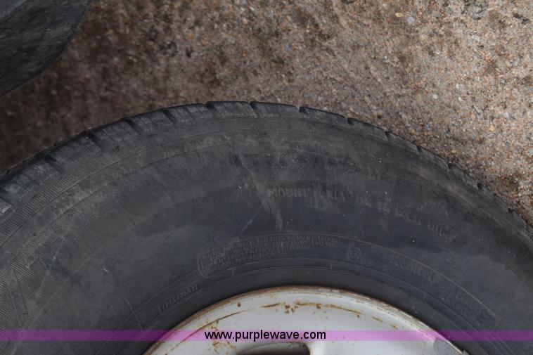 image for item K7335 2006 Chevrolet Silverado 3500HD Crew Cab pickup truck