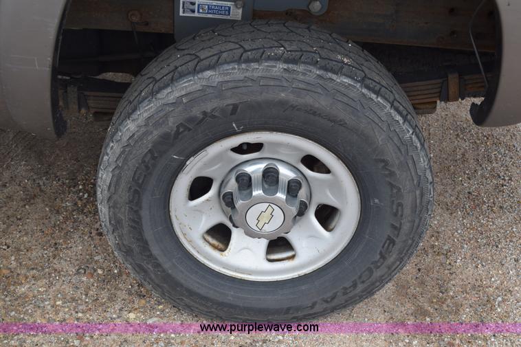 image for item K7335 2006 Chevrolet Silverado 3500HD Crew Cab pickup truck