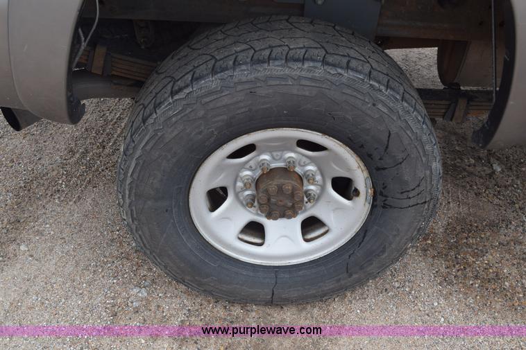 image for item K7335 2006 Chevrolet Silverado 3500HD Crew Cab pickup truck