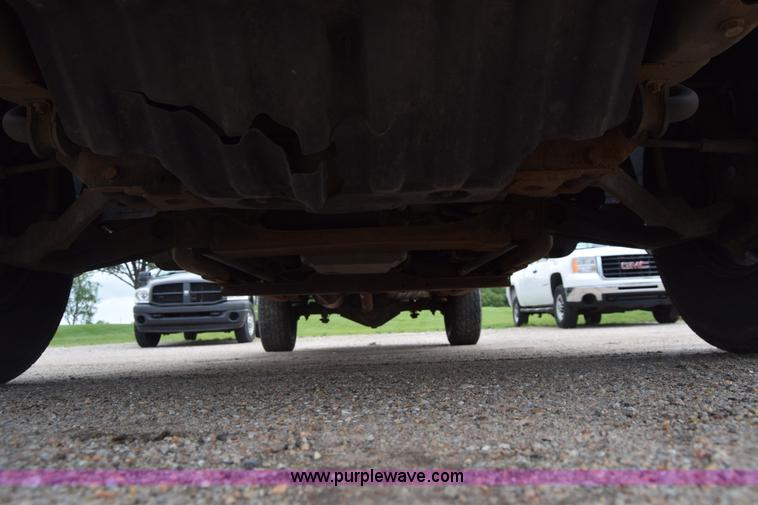 image for item K7335 2006 Chevrolet Silverado 3500HD Crew Cab pickup truck