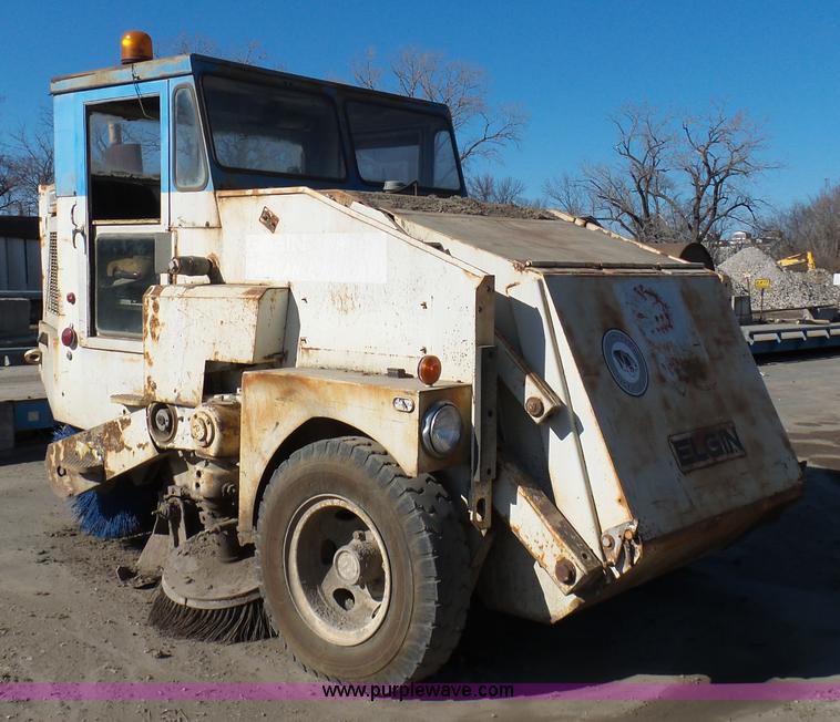 image for item K7676 Elgin Pelican S street sweeper