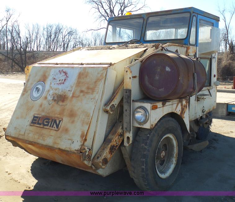 image for item K7676 Elgin Pelican S street sweeper