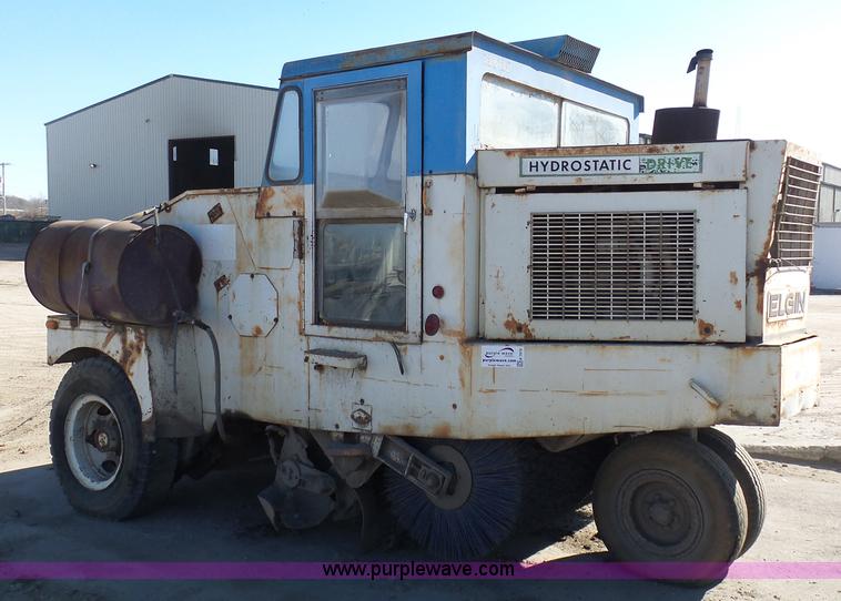 image for item K7676 Elgin Pelican S street sweeper