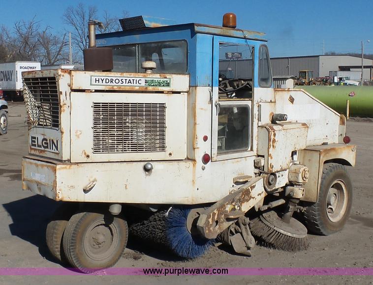 image for item K7676 Elgin Pelican S street sweeper
