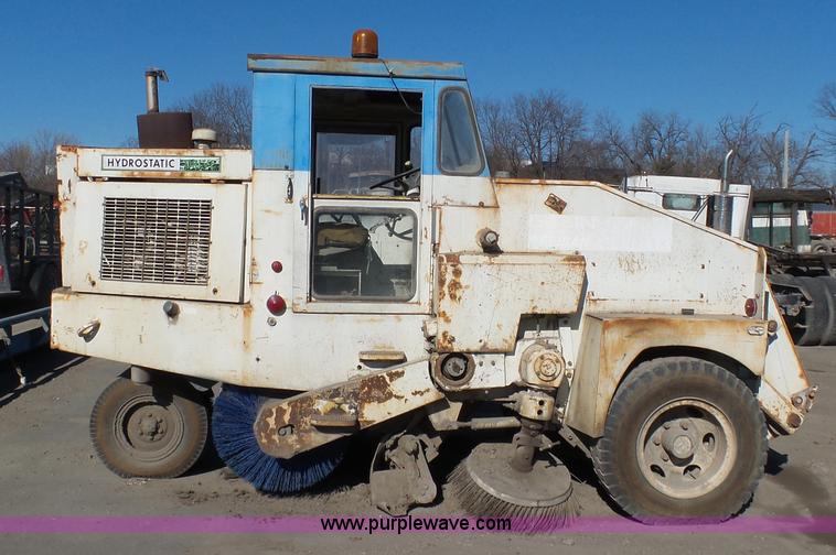 image for item K7676 Elgin Pelican S street sweeper