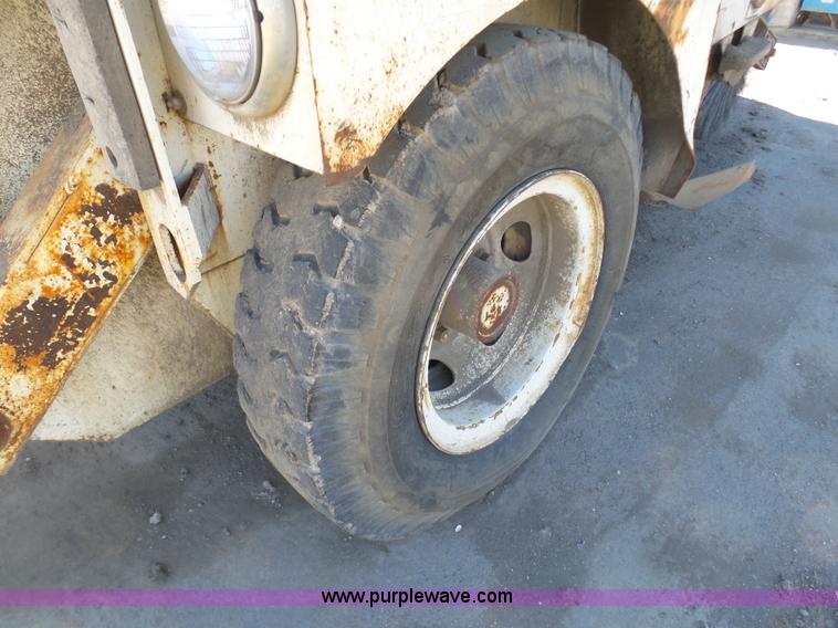 image for item K7676 Elgin Pelican S street sweeper