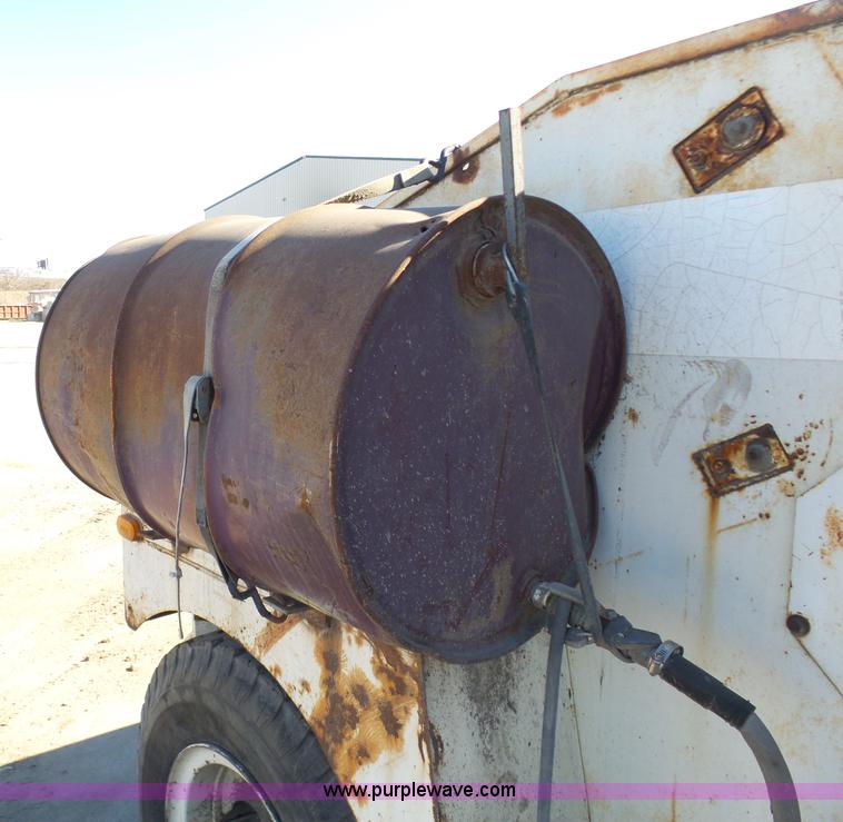 image for item K7676 Elgin Pelican S street sweeper